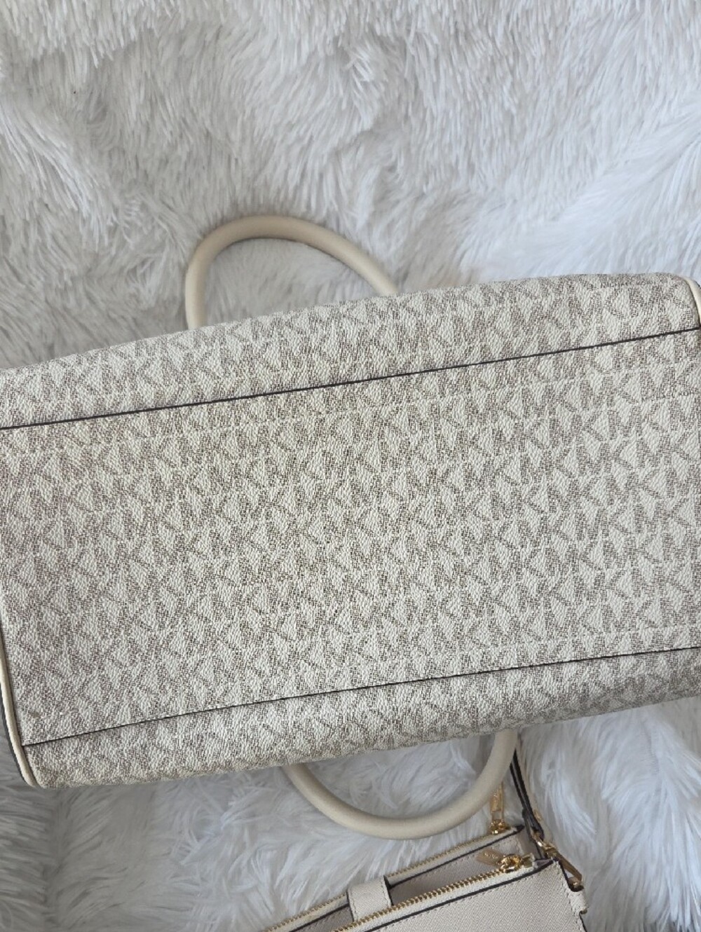 Michael Kors Duffle Bag with Matching Wallet/ Wristlet - Picture 7 of 9